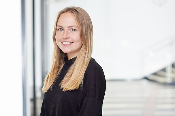 Ein Portraitfoto von Frau Stoczek